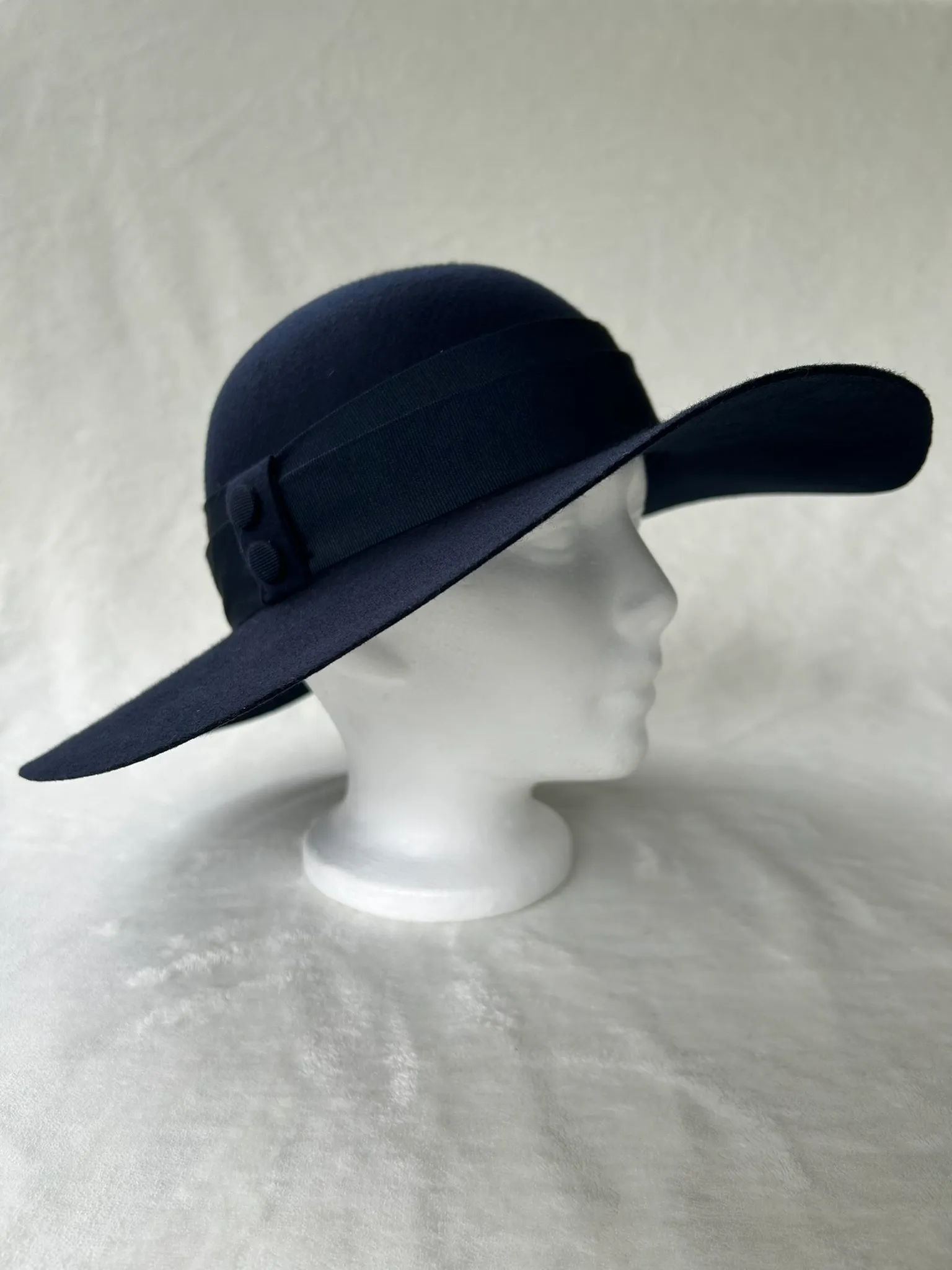 A ladies’ occasion hat from Hats by Cherish, number 586