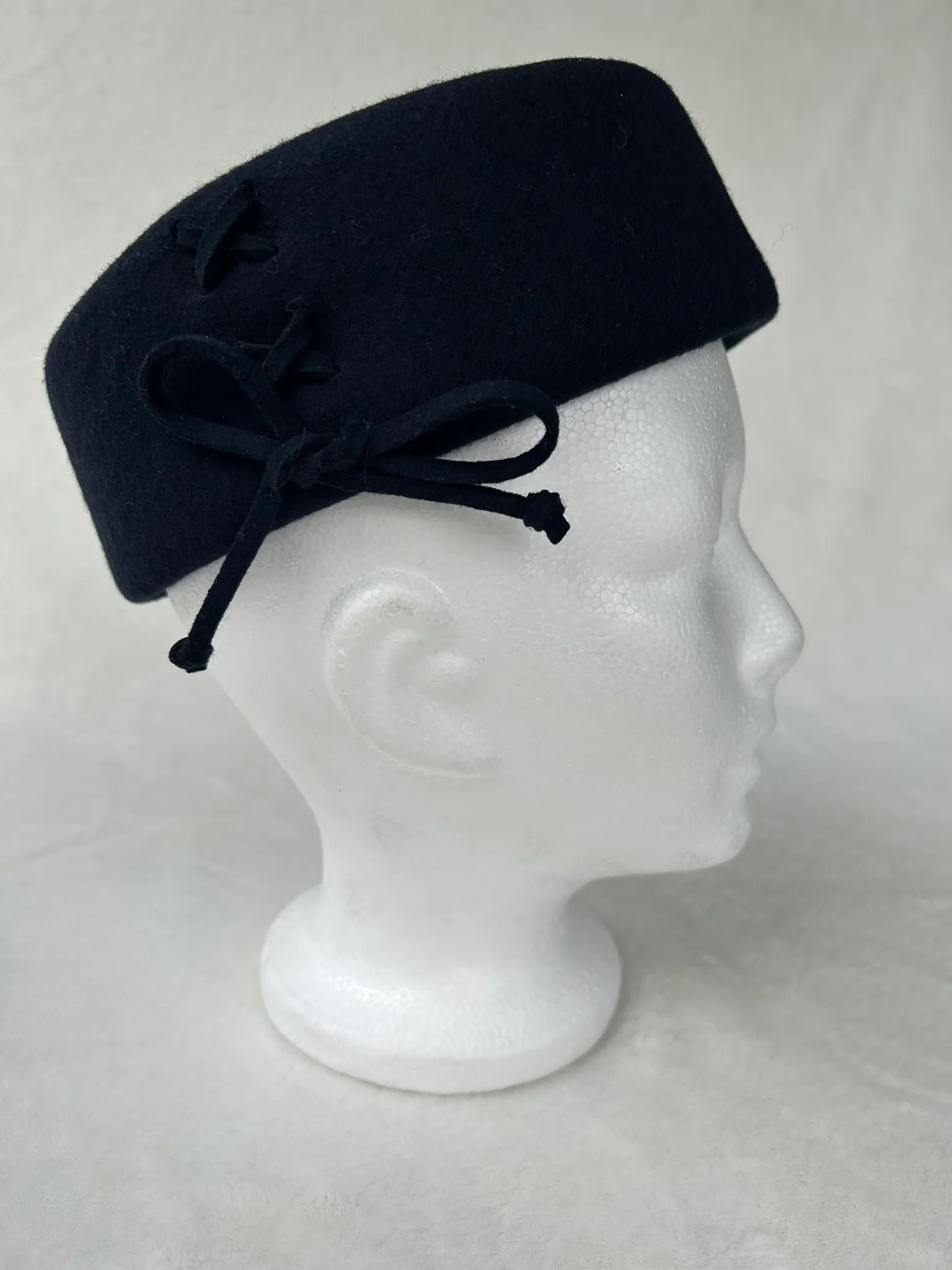 A dressy ladies’ hat from Hats by Cherish, number 952