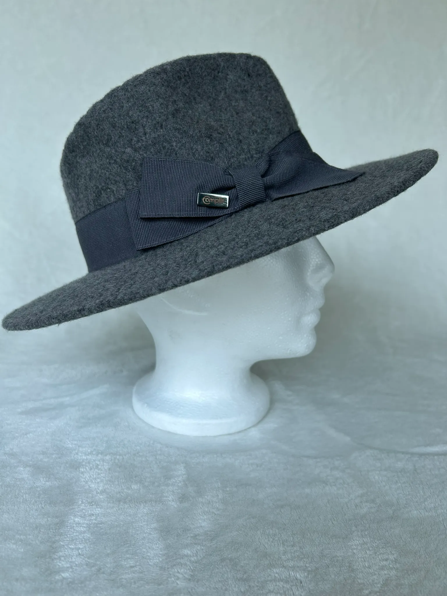 A dressy ladies’ hat from Hats by Cherish, number 895
