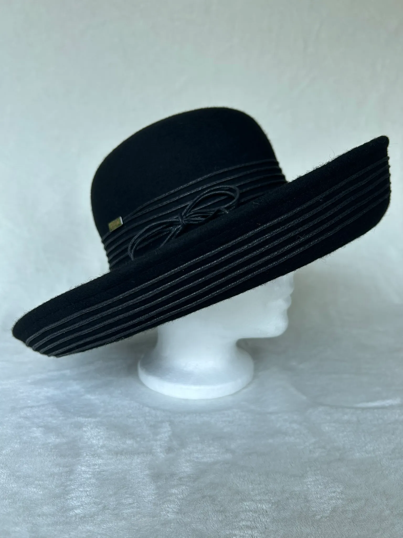 A ladies’ occasion hat from Hats by Cherish, number 946