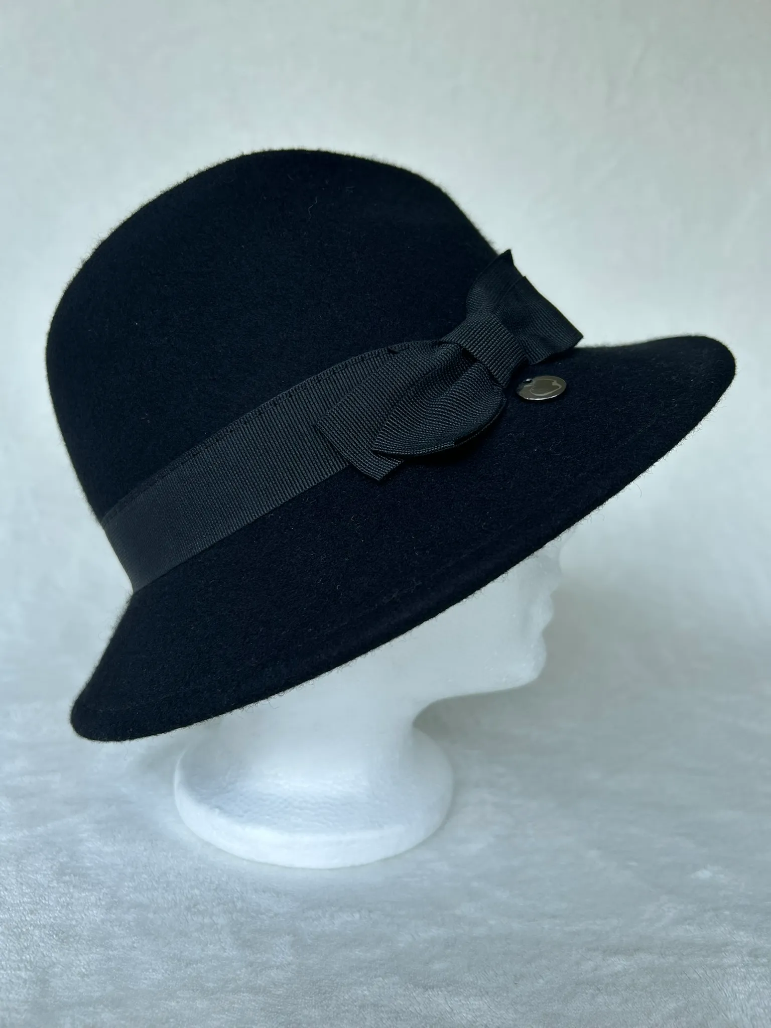 A ladies’ occasion hat from Hats by Cherish, number 910